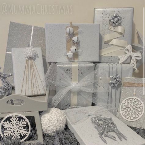 Silver Christmas Presents, Winter Wonderland Wrapping Ideas, White And Silver Wrapping Christmas Gifts, Silver Christmas Wrapping Ideas, White Wrapping Paper Ideas, Gift Wrapping Ideas For Boyfriend, Cute Gift Wrapping, Gift Wrap Bag, Cute Gift Wrapping Ideas