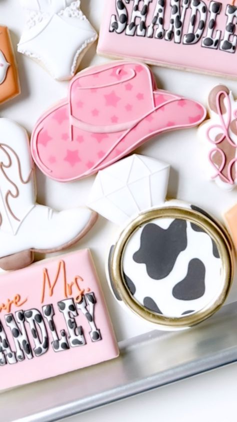 Cowgirl Cookies Decorated, Dolly Cookies, Bachelorette Sugar Cookies, Rodeo Cookies, Cowgirl Cookies, Engagement Cookies, Hocus Pocus Party, Pink Cowboy Boots, Cookie Making