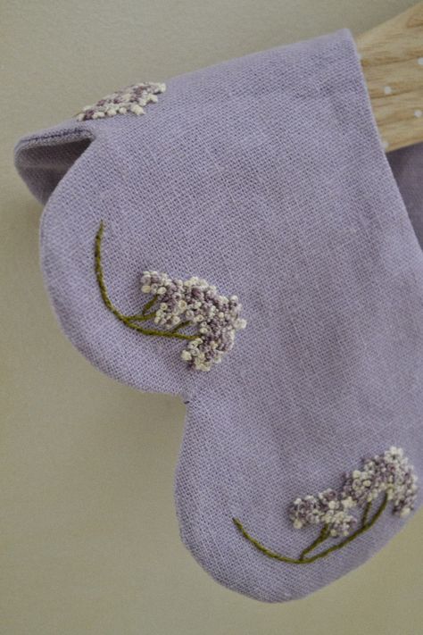 Hand Embroidery On Collar, Embroidery Hydrangea, Collar Embroidery Design, Embroidery On Collar, Newborn Baby Dresses, Collar Embroidery, Fabric Doll House, Diy Macrame Plant Hanger