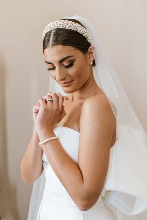 Wedding Hairband And Veil, Headband And Veil Wedding Hair, Bridal Headband With Veil Hair Down, Bridal Hair Chic, Bridal Hair With Veil And Headband, Head Band Wedding Hairstyle, Wedding Veil With Headband, Bridal Bun With Headband, Updo With Pearl Headband