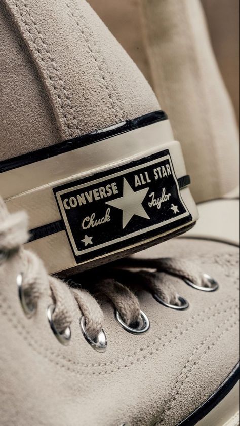 Sport Shoes Photography Ideas, Converse Photoshoot, Footwear Editorial, Sneakers Editorial, Shoes Photography Ideas, Converse Photo, Shoe Photoshoot, Converse Wallpaper, Converse Leather Shoes