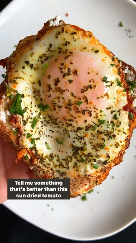 Sun Dried Tomato Toast, Eggs On Toast Recipes, How To Make Eggs Not Taste Like Eggs, Flavorful Lunch Ideas, Pesto Eggs On Toast, Ricotta Recipes Toast, Tomato Pesto Recipe Dinners, Breakfast Toast Savory, Ricotta On Toast