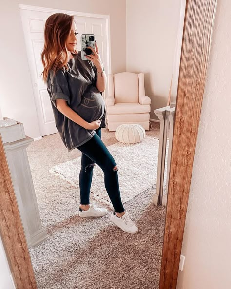 Maternity Jeans Outfit, Black Maternity Jeans, Maternity Capsule Wardrobe, Fall Maternity Outfits, Casual Maternity Outfits, Trendy Mom Outfits, Pregnant Outfits, Trendy Maternity Outfits, Baby Bump Style