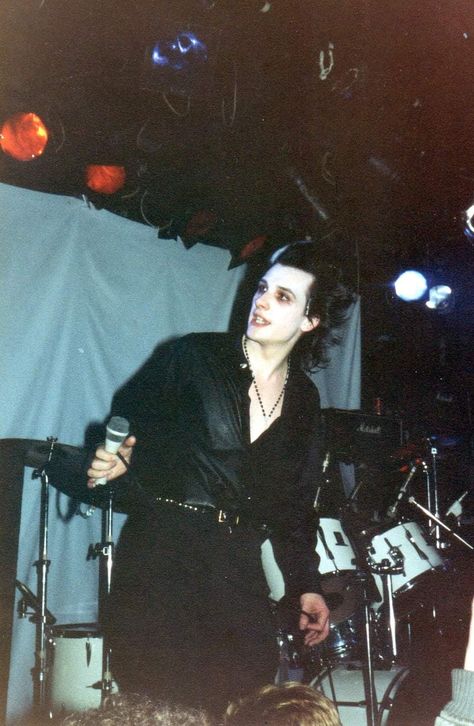 Dave Vanian of The Damned; December 1982 at Marquee . 📷: Spencer Conquest/FB Goth Fashion Men, Dave Vanian, 80s Goth, Goth Bands, Goth Guys, Goth Music, Goth Subculture, Gothic Rock