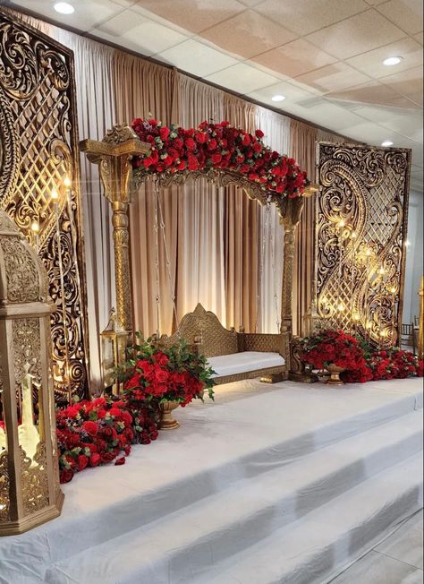 Pakistani Wedding Reception Stage Decorations, Pakistani Wedding Decoration Barat, Baraat Decorations, Katb Kitab Decoration, Afghan Wedding Decorations, Nikkah Wishes, Afghan Henna Night, Henna Backdrop, Henna Night Decoration