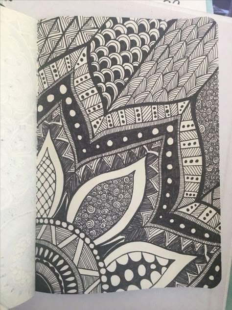 Easy Drawing Step By Step, Easy Mandala Drawing, Doodle Art Journals, Mandala Art Therapy, Drawing Step By Step, Doodle Art Drawing, Mandala Design Pattern, Cute Sketches, Mandala Art Lesson