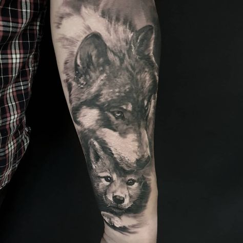 Father Daughter Wolf Tattoos, Wolf Mom Tattoo, Wolf And Pup Tattoo For Women, Wolf And Pup Tattoo, Wolf Mom And Pup Tattoo, Wolf And Moon Tattoo, Wolf Pack Tattoo, Howling Wolf Tattoo, Wolf Tattoos For Women