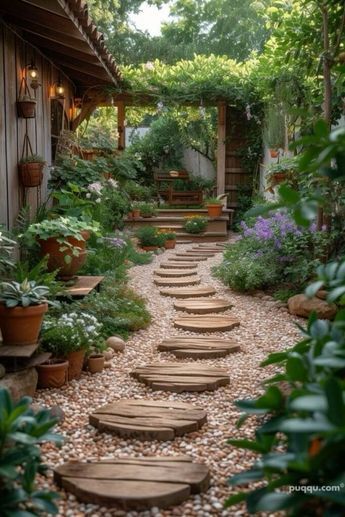 Cute Home Garden, Forest Garden Ideas Backyards, Amazing Yards, Yard Inspiration, मोबाइल वॉलपेपर, Garden Yard Ideas, Garden Oasis, Outdoor Decor Backyard, Garden Pathway