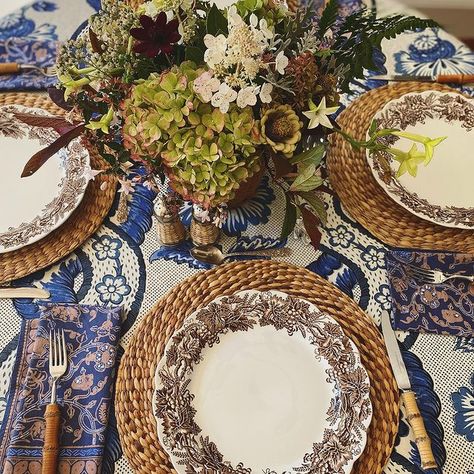 Eclectic Tablescape, Cindy Hattersley, Cottage Table, Autumn Interior, Beach Dining, Tablescape Inspiration, Thanksgiving Table Settings, Thanksgiving Tablescapes, Vintage Tableware