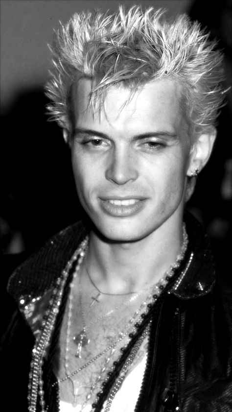 Idol Hairstyle, University Of Sussex, Rock Singer, Male Singers, Bedroom Eyes, Billy Idol, British Invasion, Mark Wahlberg, Punk Rocker