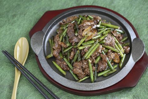 Beef Slice, Garlic Shoots, Veal Recipes, Garlic Scapes, Fried Beef, Beef Stir Fry, Garlic Bulb, Morning Post, South China