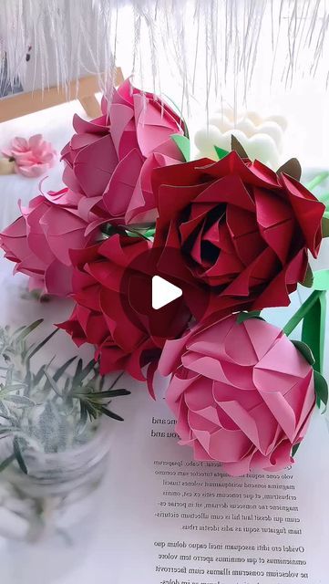 Origami Roses Tutorial, Rose Origami Tutorial, Handmade Paper Craft, Origami Rose, Traditional Hairstyle, Rose Tutorial, Japanese Decor, Simple Rose, Paper Rose