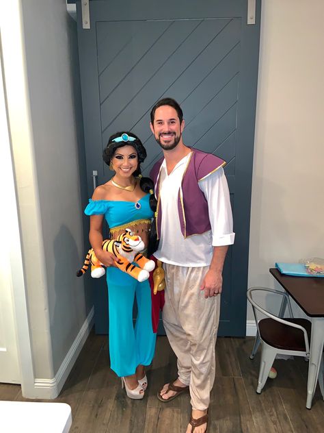 Aladdin and Jasmine Alladin Costume Ideas, Jasmine And Aladdin Halloween Costume, Jasmine And Alladin Costume Halloween, Jasmine And Aladdin Costumes Couple, Alladin Sane Costume, Aladdin Couple Costume, Jasmine And Aladdin Costumes, Jasmine Aladdin Costume, Couple Halloween Costumes Aladdin