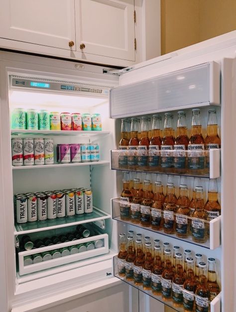 Alcohol Fridge, Beachy Wall Collage, Budget Grocery List, Drinks Fridge, Drink Fridge, Party Life, Summertime Drinks, Alcohol Party, Home Edit