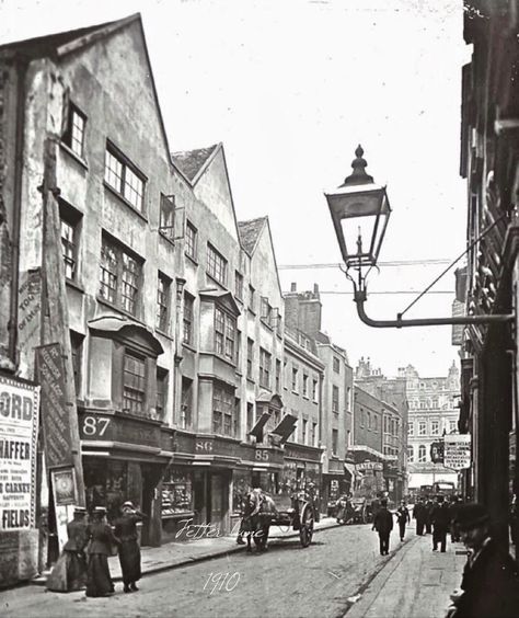 Fetter lane, London London Slums, London 1800 Victorian Era, Victorian Street, Busy London Street, London In 1800s, Historical London, St Clement, Old Spitalfields Market London, Victorian London