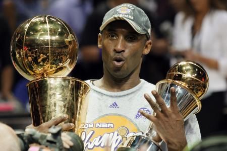 Los Angeles Lakers Are Popular Bet in Las Vegas Despite Long Championship Odds Mvp Trophy, Nike Kobe Bryant, Bryant Lakers, Kobe & Gigi, Nba Mvp, Nba Championships, Basketball Star, Nba Legends, Nba Stars