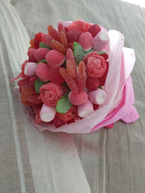 Twizzler Bouquet, Jolly Rancher Flowers, Lolly Bouquet, Food Boquets, Gummy Bouquet, Candy Flower Bouquet Diy, Candy Flower Bouquet, Food Bouquet, Candy Bouquet Diy