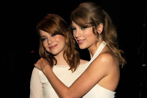 Emma Stone Boyfriend, Madonna Now, Emma Stone Red Carpet, Celebrity Friendships, Joe Alwyn, Emily Stone, Baskin Robbins, Estilo Taylor Swift, Taylor Swift Posters