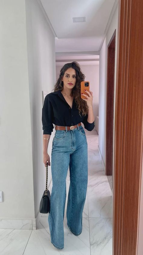 Office Jeans Outfit Summer, Wide Leg Jean Office Outfit, Light Jean Outfits, Pantalon Wide Leg Outfit, Look Com Calça Wide Leg Jeans, Ootd Wide Leg Jeans, Outfits With Wide Leg Jeans, Casual Bar Outfits, Wide Leg Outfit