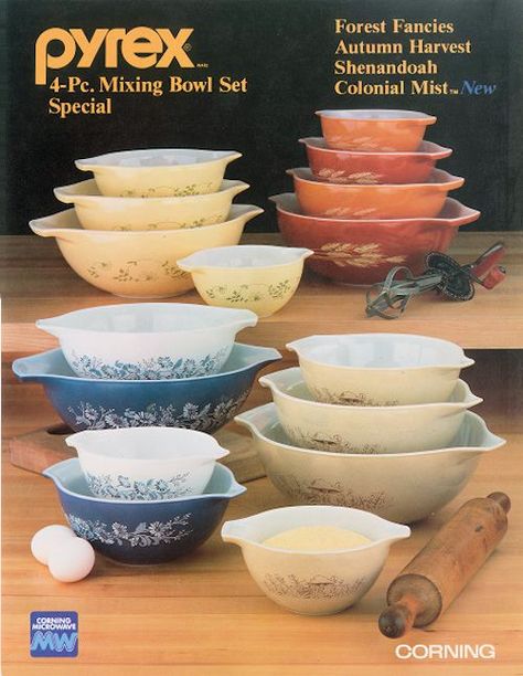 Pyrex Display, Pyrex Vintage Rare, Vintage Pyrex Dishes, Pyrex Patterns, Pyrex Collection, Vintage Cookware, Mixing Bowl Set, Vintage Dishware, Pyrex Mixing Bowls