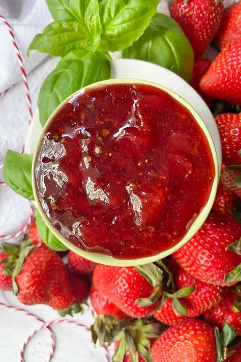 Strawberry Basil Jam Recipe, Basil Jam Recipe, Strawberry Basil Jam, Basil Strawberry, Basil Jam, Homemade Marmalade, Recipes Sauces, Preserving Recipes, Canned Strawberries