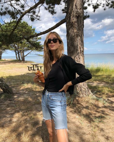 3 Ways to Wear Denim Bermuda Shorts Like an It Girl | Le Fashion | Bloglovin’ Denim Bermuda Shorts Outfit, Cecilie Moosgaard, Bermuda Shorts Outfit, Everday Style, Long Jean Shorts, 3 Ways To Wear, Cycling Pants, Black Cardigan Sweater, Stylish Summer Outfits