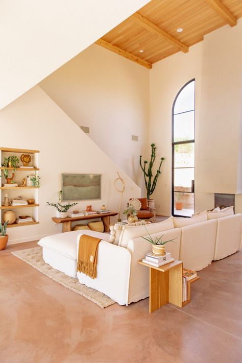 Desert Homes Interior, Tiny Bungalow, Modern Desert Home, New Darlings, Desert Decor, Spanish Style Home, Desert Homes, Neutral Living Room, Chic Living