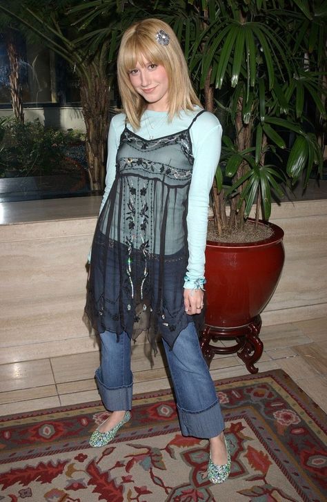 Dress Over Jeans 2000s, 2004 Fashion Trends, 2004 Fashion, 2005 Fashion, 2008 Fashion, Dress Over Jeans, Dress Over Pants, Ugly Outfits, Decades Of Fashion