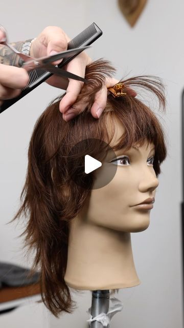 Joel Torres Style - Tutorials on Instagram: "Haircut tutorial Wich haircut should i do next? . #mullet #wolfcut #hairtutorial" Short Long Layers Haircut, Women's Mullet Haircut, Long Mushroom Haircut, Long Mullet Tutorial, Curly Mullet Tutorial, How To Cut A Short Wolf Cut, Mullet Flat Hair, How To Mullet Haircut, Mullet Tutorial Men