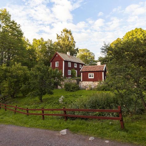 Sweden Aesthetic, Swedish Houses, Swedish Cottage, Red Houses, Sweden House, Red Cottage, Swedish House, Red House, Pretty House