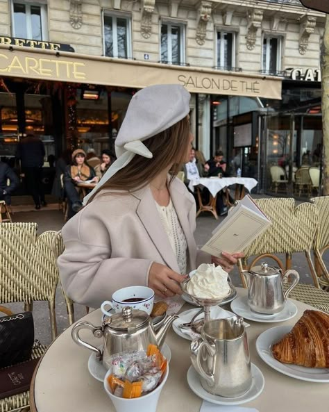 Paris Girl Aesthetic, Parisienne Aesthetic, Paris Mood Board, Hot Chocolate With Cream, Paris Photo Ideas, Paris Mood, Parisian Aesthetic, Paris Vibes, Parisian Lifestyle