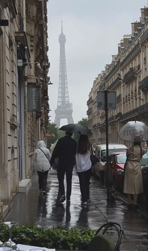 France Couple Aesthetic, Couple In Paris Aesthetic, Couple Asthetics Picture, Paris Couple Aesthetic, Paris With Boyfriend, Paris Boyfriend, Relationship Travel, Lovers In Paris, Paris Couple