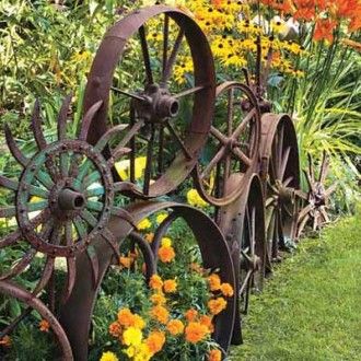 Rustic upcycle - Looks like something I would have seen growing up in farmland Ohio. Very nice! Edging Ideas, Old Metal, Have Inspiration, Garden Edging, Unique Gardens, Garden Borders, Garden Bed, Garden Fence, Shade Garden