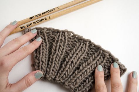 Come Intrecciare, Knitting Hacks, Knitting Tips, Seed Stitch, Cast Off, Knit In The Round, Knitting Tutorial, Felt Diy, Loom Weaving