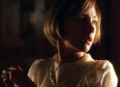 Saoirse Ronan as Briony Tallis in Atonement #Atonement #SaoirseRonan #BrionyTallis #Movie Briony Tallis, Saoirse Ronan, Atonement