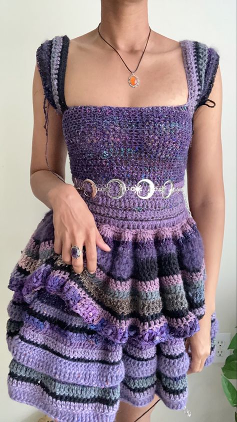 Crochet Medieval Dress, Crochet Flare Dress, Purple Crochet Outfit, Purple Crochet Skirt, Crochet Witch Dress, Crochet Fairy Dress Pattern Free, Purple Crochet Dress, Witchy Crochet Projects, Witchy Crochet Ideas