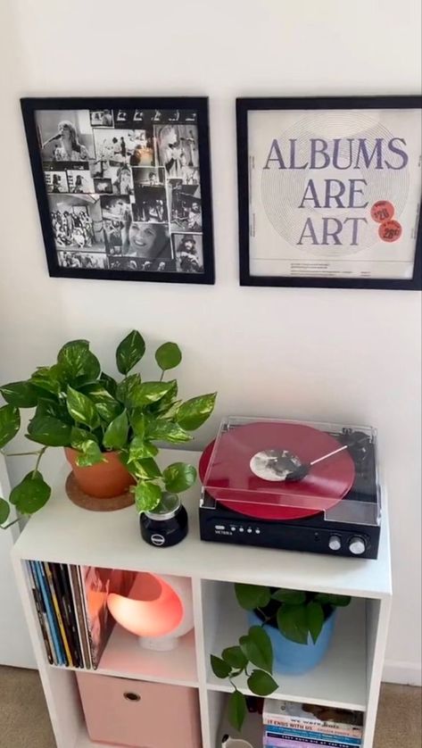 Decorated Shelf, Vintage Turntable, Vinyl Record Player, Dorm Room Inspiration, Pinterest Room Decor, Room Deco, Redecorate Bedroom, Cozy Room Decor, Pretty Room