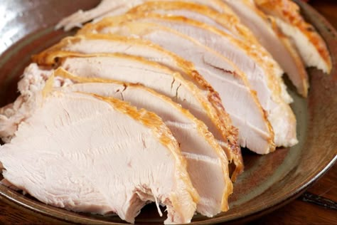 Precooked Turkey, Reheat Turkey, Turkey In Oven, Homemade Turkey Gravy, Turkey Breast Crockpot, Turkey Cooking, Chicken And Dressing, Cooking Turkey Breast, Slow Cooker Turkey Breast