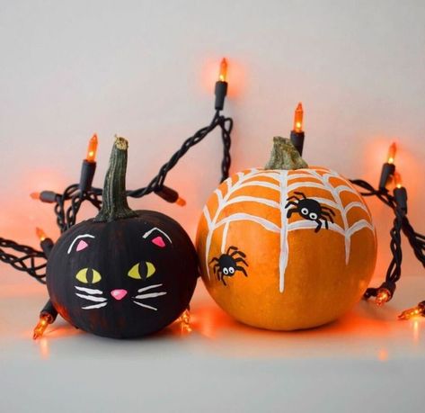 Cute Painted Pumpkin Ideas, Pumpkin Painting Party, Halloween Pumpkin Crafts, Creative Pumpkin Painting, Pumpkin Decorating Contest, Disney Pumpkin, Pumpkin Painting Ideas, Carving Pumpkins, Halloween Pumpkin Designs