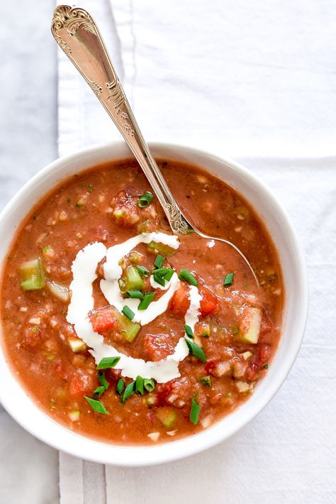 This refreshing no-cook gazpacho is a mix of fresh veggies and store-bought tomato based vegetable juice for a perfect blend of smooth and chunky textures. Traditional Gazpacho Recipe, Cold Soup Recipes, Gazpacho Soup, Gazpacho Recipe, Easy To Make Dinners, Summer Soup, Cold Soup, Foodie Crush, God Mat