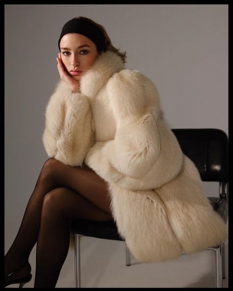 Grey Fur Coat Outfit, Elle Williams, Fur Photoshoot, Fur Coat Photoshoot, Wife Photoshoot, Coat Photoshoot, Vogue Winter, Media Outfit, Art Outfit Ideas