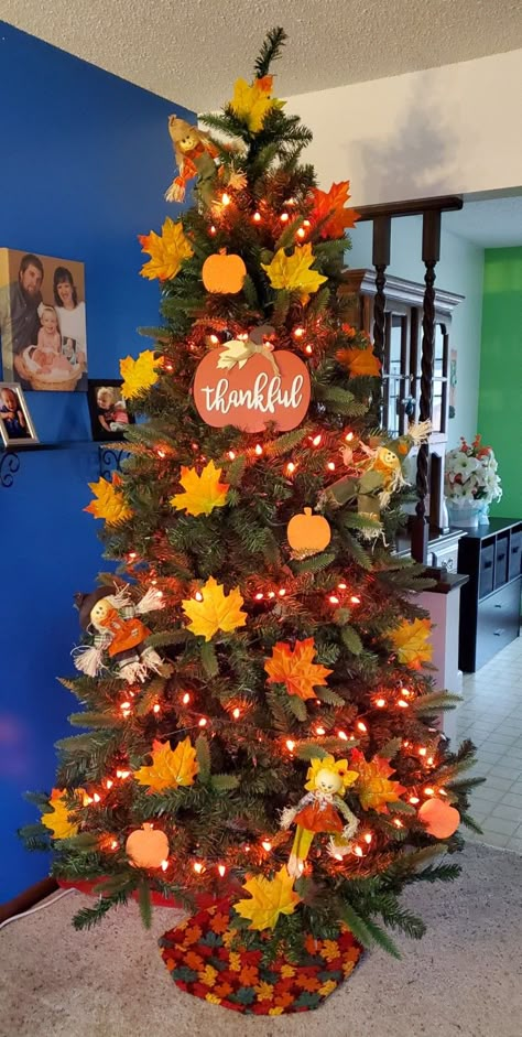 #thanksgivingtree #thankful Fall Themed Christmas Tree Ideas, Thanks Giving Tree Ideas, Fall Themed Christmas Tree, Thanksgiving Christmas Tree Ideas, Christmas Tree Thanksgiving Decor, Thankful Tree Ideas, Fall Tree Decor, Harvest Christmas Tree Ideas, Seasonal Trees Decorations Ideas