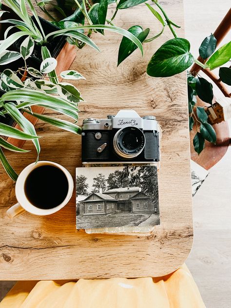 Camera Flatlay, Good Morning Ideas, Morning Ideas, Retro Camera, Camera Photography, Old Photos, Good Morning, Coffee, Photography