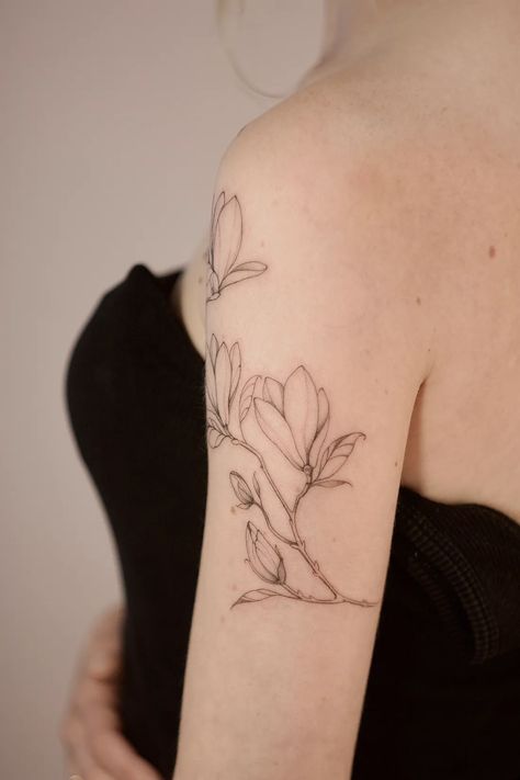 Delicate Tattoo Ideas, Tattoos Delicate, Tattoo Pricing, Fine Line Floral, Floral Back Tattoos, Magnolia Tattoo, Tattoo Trend, Tattoo Prices, Fine Line Tattoo