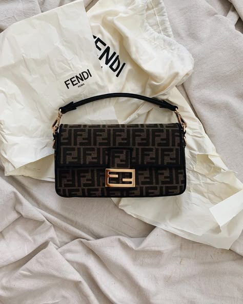 Fendi Aesthetic, Alyssa Lenore, Vintage Designer Bags, Fendi Bag, Luxury Bags Collection, Aesthetic Bags, Dream Bag, Bag Obsession, Dream Bags