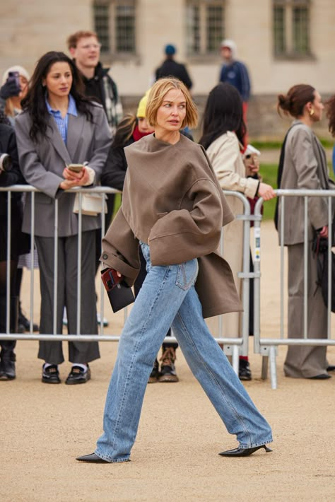 Paris FW24 full streetstyle gallery – Sandra Semburg Elegant Fall Outfits, Street Style Outfits Casual, 60 Year Old Woman, Taupe Sweater, Chic Fall Outfits, Fashion Days, Old Woman, Modern Minimalism, Cool Street Fashion