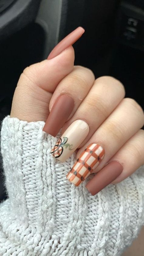 Pumpkin Spice Nails, Fall Thanksgiving Nails, Pumpkin Nail Art, Nails Acrylic Short, Thanksgiving Nail Designs, Simple Fall Nails, Halloween Acrylic Nails, Fall Gel Nails, Pumpkin Nails