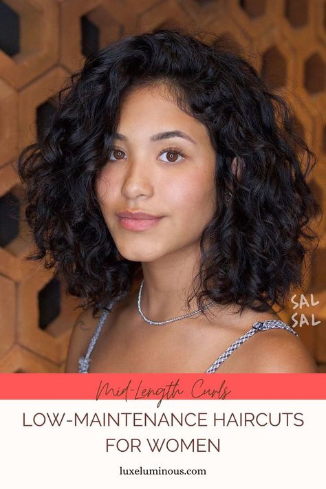 If you’ve got curls – flaunt them! A mid-length, layered cut is a low-maintenance choice for every curly hair type. Layers will make your curls more defined and give you loads of volume. Tap the link for more inspiration! Source: @salsalhair | Instagram Grey Hair Wig, Short Lace Front Wigs, Cheap Human Hair Wigs, Long Human Hair Wigs, Medium Curls, Colored Hair Extensions, Curly Hair Photos, Medium Curly, Short Human Hair Wigs