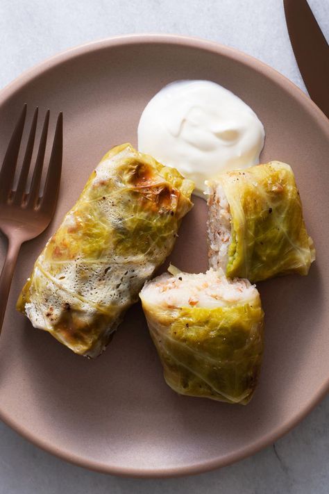 Ukrainian Appetizers, Holubtsi Recipe, Ukrainian Holubtsi, Ukraine Dishes, Ukraine Recipes, Sarma Recipe, Ukraine Food, Kiev Cake, Polish Stuffed Cabbage