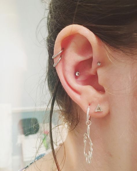 My current ear project, right ear. Double Helix, Double Lobe, Conch and forward helix. Love it! ♥ #piercing #forwardhelix #conchpiercing #doublehelix #piercings #earproject #gurupiercing #girlswithpiercings #qualiti #jewellery #earrings #segmentring #labret #stud Ear Project, Helix Conch Piercing, Double Helix Piercing, Conch Stud, Forward Helix Piercing, Cute Ear Piercings, Forward Helix, Cute Piercings, Earrings Aesthetic